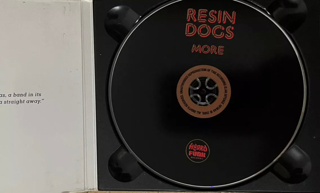Perros de resina - Más